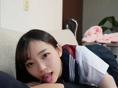 Nữ học sinh ngây thơ bị tên ba cóc chọc thằng nhỏ giả vào lồn